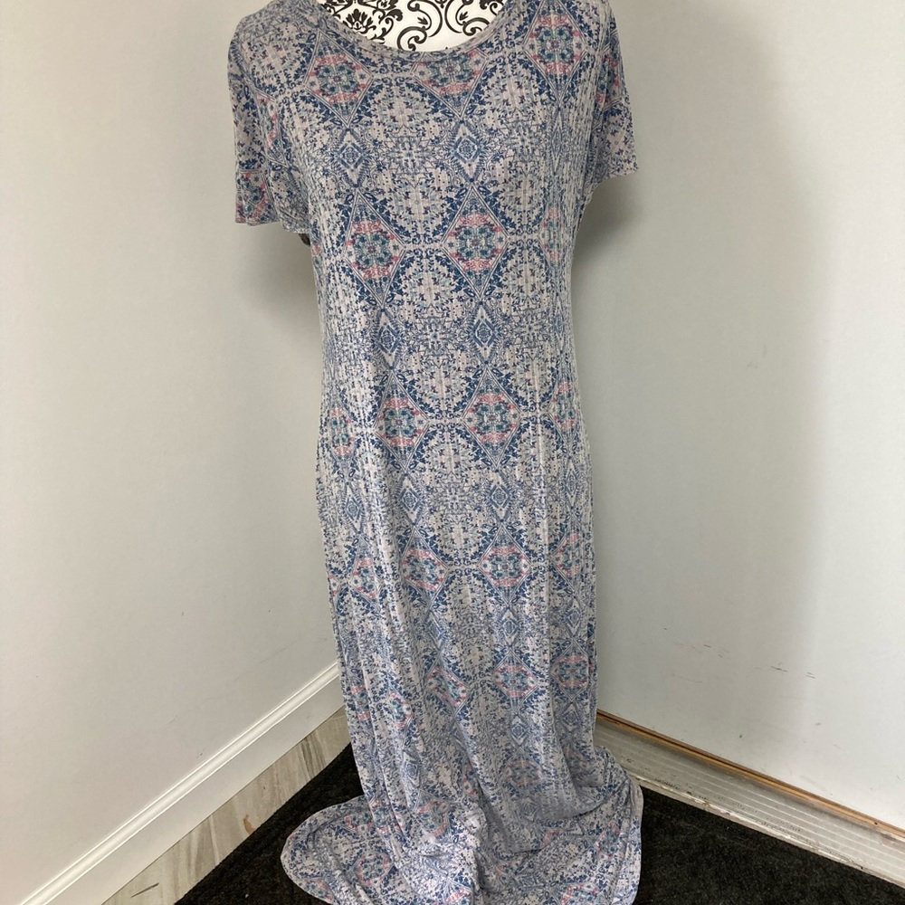 LulaRoe Maria, Size S, Blues and Pink design, GUC.  Ribbed material.